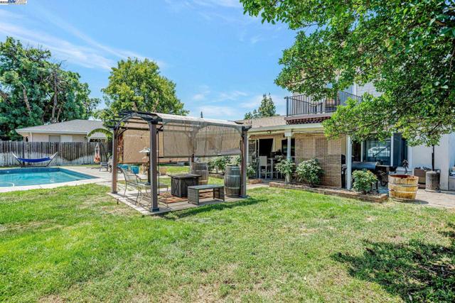 360 Calmace Dr, Dixon CA: https://media.crmls.org/mediaz/1e2fb395-d665-459f-ac08-1f07f65b1da5.jpg