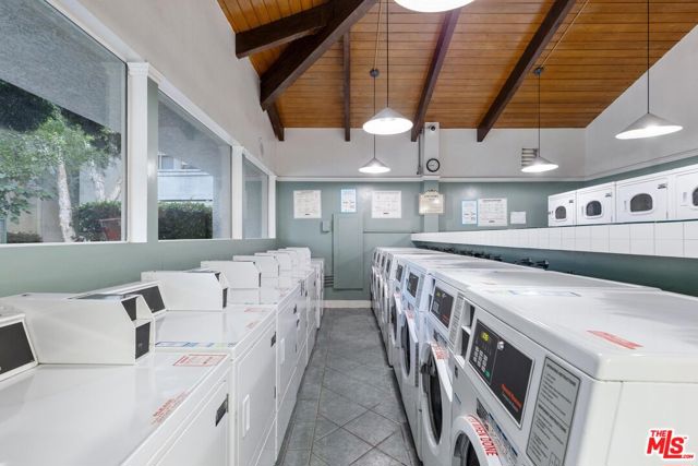 20134 Leadwell Street, Winnetka CA: https://media.crmls.org/mediaz/1e2fbc0a-c876-4be5-a1ba-e9e0b42dbdf5.jpg