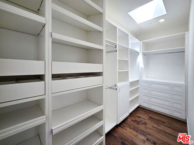 3815 Valley Meadow Road, Encino CA: https://media.crmls.org/mediaz/1e2fdbea-3d0d-425b-bc25-2833b047089c.jpg