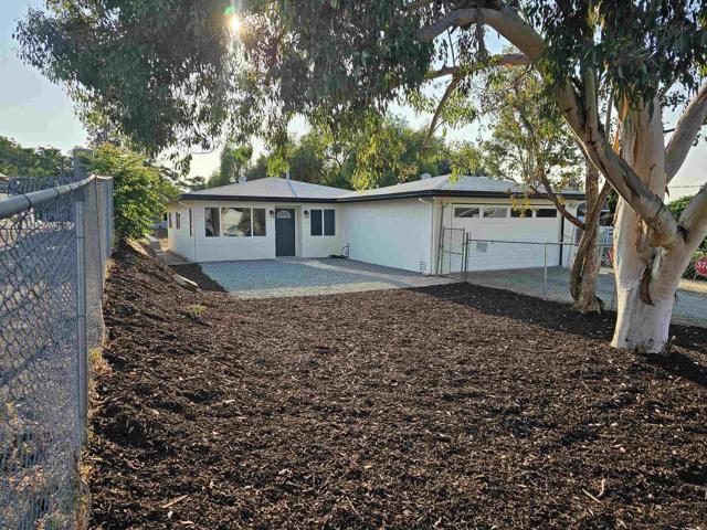 8566 Atlas View Drive, Santee CA: https://media.crmls.org/mediaz/1e2fe723-870c-4a6b-9ed7-f3d3cce5ed54.jpg