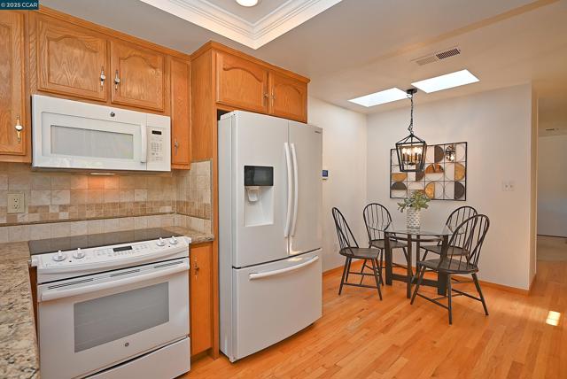 1524 Martindale Dr, Martinez CA: https://media.crmls.org/mediaz/1e301df9-6c8a-49ec-ad7c-c4f56b418055.jpg