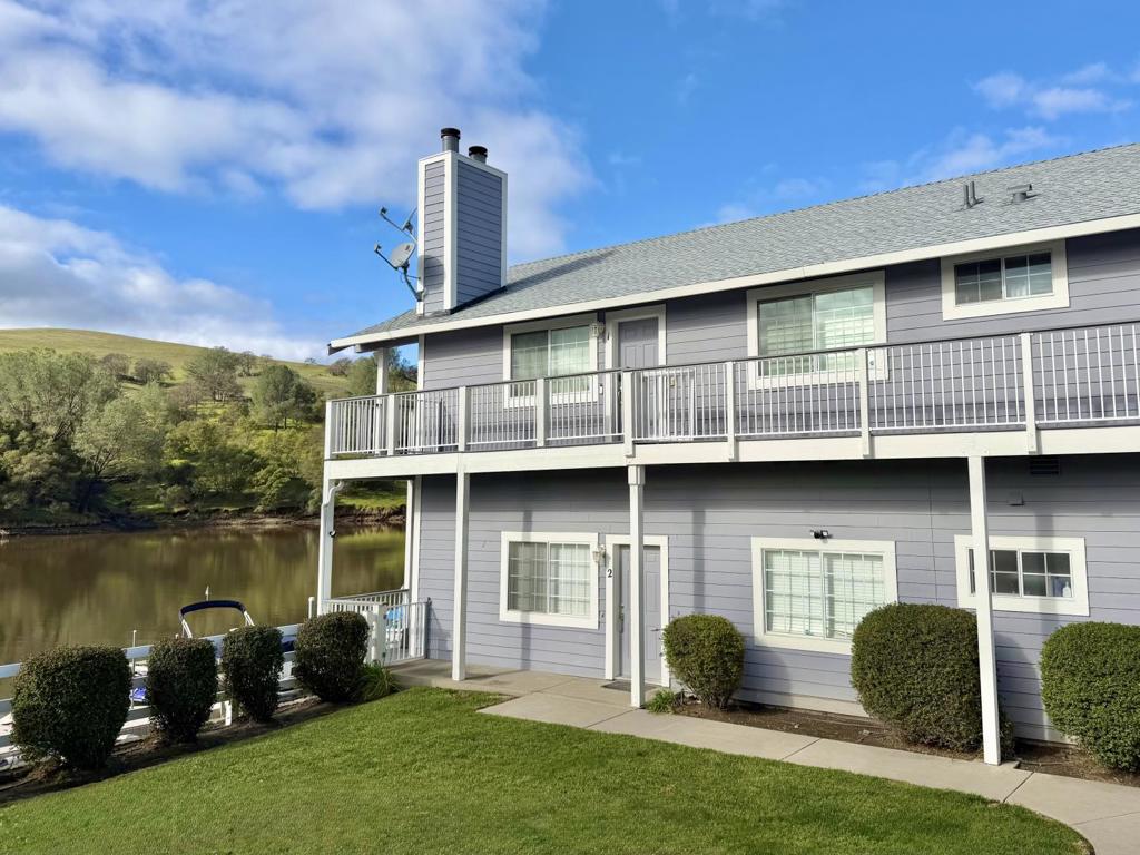 1030 Shoreline Drive #2