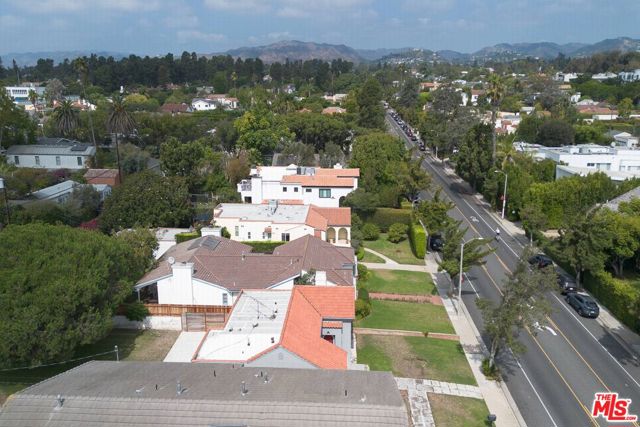 928 26th Street, Santa Monica CA: https://media.crmls.org/mediaz/1e309225-a8eb-443b-91c6-0cee42d736bf.jpg