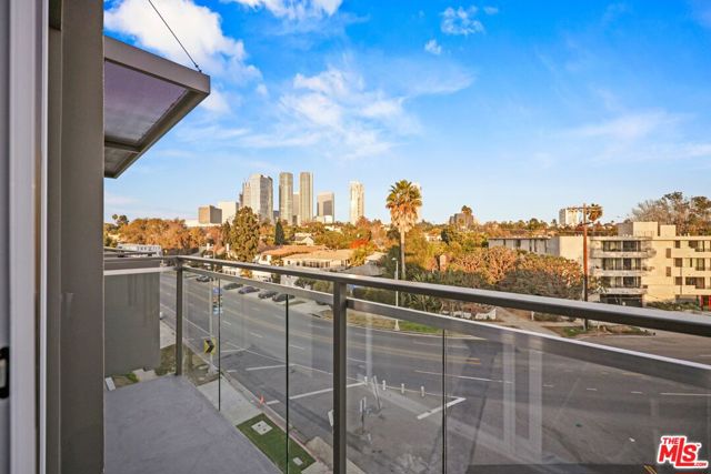 10405 Louisiana Avenue, Los Angeles CA: https://media.crmls.org/mediaz/1e3095b4-bb3c-42f1-987c-39c5bb4fd460.jpg