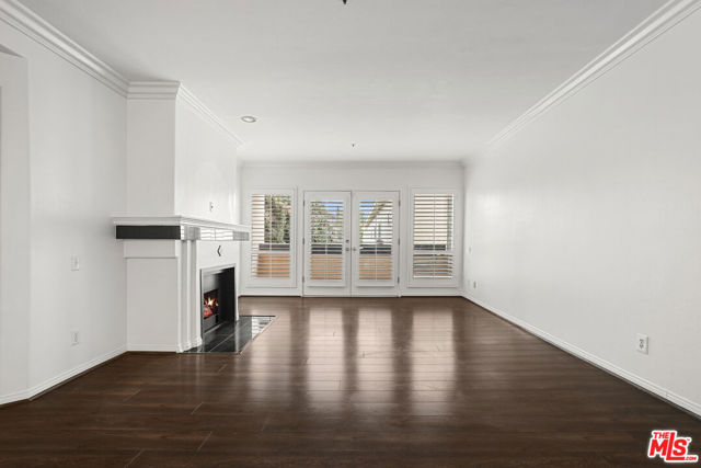 5224 Zelzah Avenue, Encino CA: https://media.crmls.org/mediaz/1e30e0da-3032-427c-8b78-4e6f0b00faed.jpg