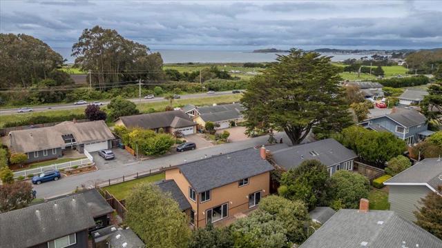 2013 Avignon Place, Half Moon Bay CA: https://media.crmls.org/mediaz/1e30f5f6-971c-43c2-9867-45fa97d365cb.jpg