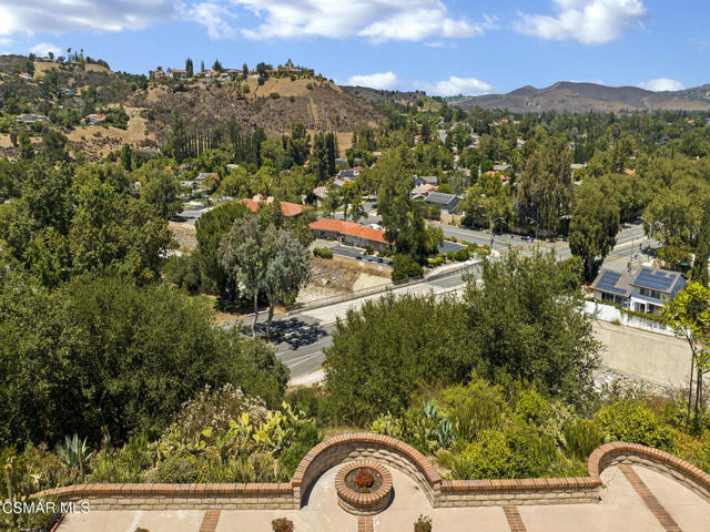 2031 Channelford Road, Westlake Village CA: https://media.crmls.org/mediaz/1e315320-1b79-445c-a8e3-5383f8c578ab.jpg