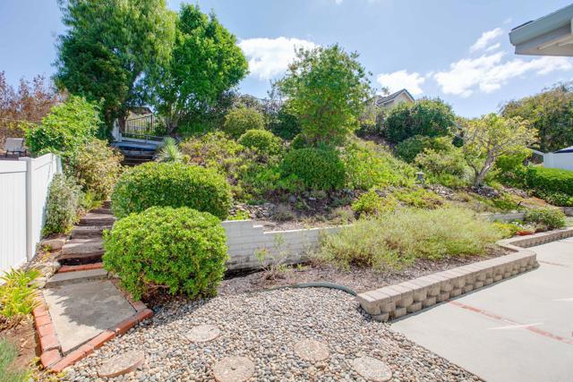 1911 La Subida Way, San Marcos CA: https://media.crmls.org/mediaz/1e3196b6-b12b-4ee8-9f25-32762235c38f.jpg