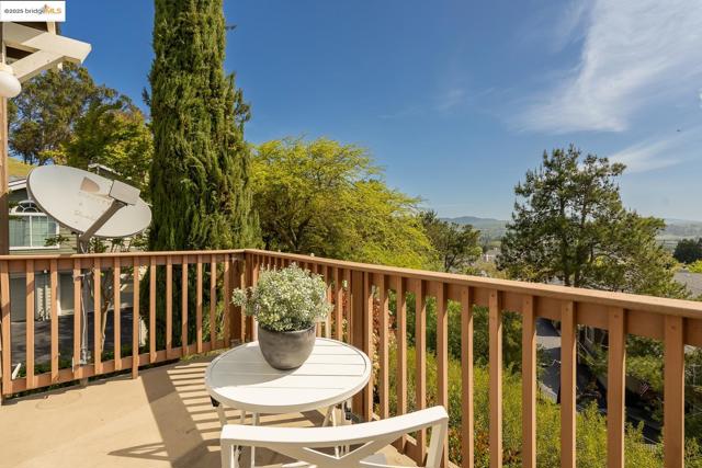 1105 Radiant Lane, San Ramon CA: https://media.crmls.org/mediaz/1e319b53-bb2c-48e1-b7fa-44a2ff6487a4.jpg