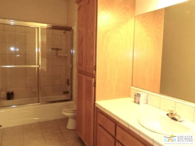 6950 Oak View Court, Oak Hills CA: https://media.crmls.org/mediaz/1e31d877-a078-4415-bbc7-495f53a92440.jpg