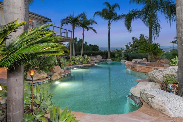 2034 Ridgecrest Place, Escondido CA: https://media.crmls.org/mediaz/1e3229ae-be94-46fb-815c-2b0a0ad3643b.jpg