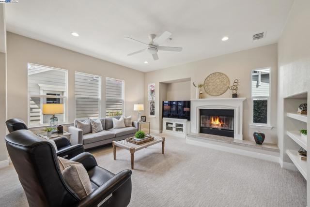 2193 Autinori Ct, Livermore CA: https://media.crmls.org/mediaz/1e324f4f-97da-4ff4-a352-764d97ee14d4.jpg