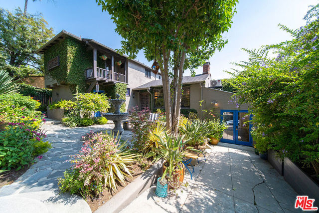 6626 Cahuenga Terrace, Los Angeles CA: https://media.crmls.org/mediaz/1e32b056-5476-4d91-a199-2638db12eb7d.jpg