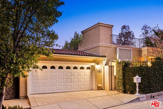 2505 Bowmont Drive, Beverly Hills CA: https://media.crmls.org/mediaz/1e32e051-938c-43ac-94e6-7349bcc95bb7.jpg