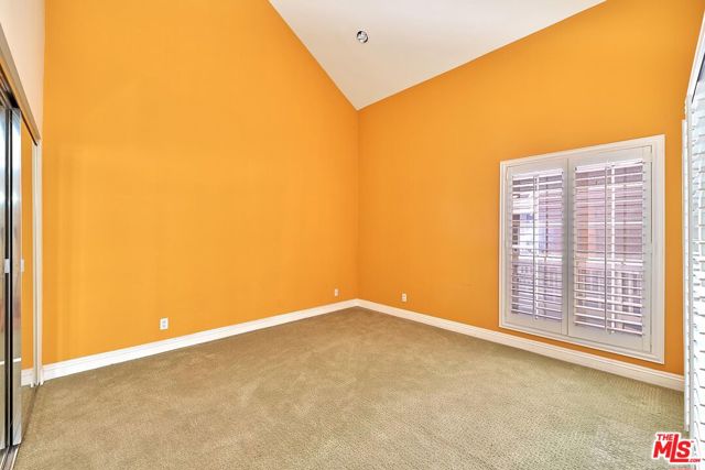 13078 Mindanao Way, Marina del Rey CA: https://media.crmls.org/mediaz/1e33c249-67ef-4304-a1f7-5e218626aa40.jpg