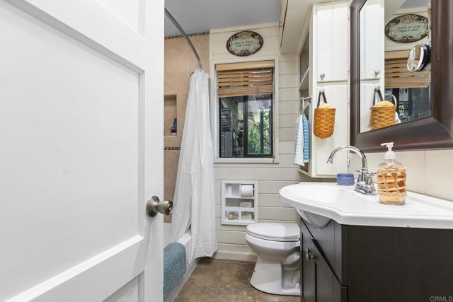 8420 Porter Hill Terrace, La Mesa CA: https://media.crmls.org/mediaz/1e33e53c-df0d-4930-8c7a-997496376a81.jpg