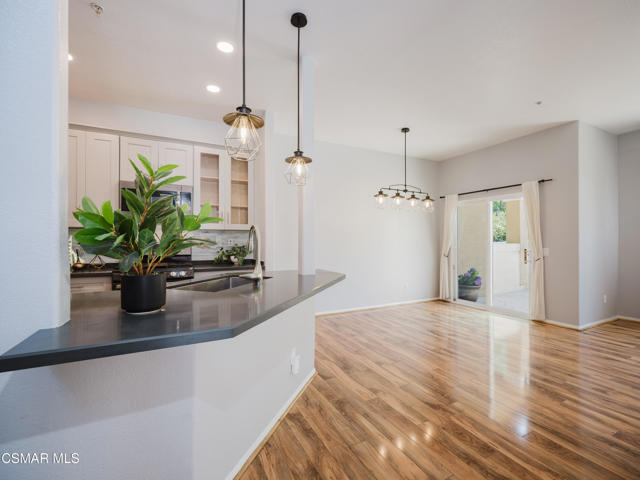 1368 Ashton Park Lane, Newbury Park CA: https://media.crmls.org/mediaz/1e348c3f-a8d8-410b-ba9b-0f58da0181bd.jpg