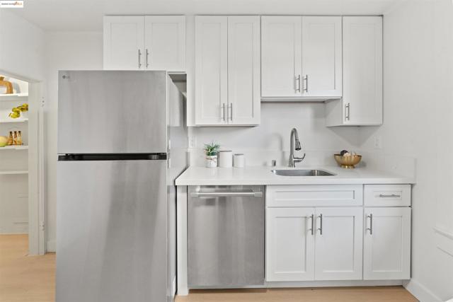 897 Oak Street, Alameda CA: https://media.crmls.org/mediaz/1e348d60-fe26-4356-8d1b-9d3f63ef660c.jpg