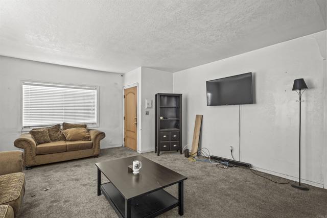 127 W 5Th Avenue, Escondido CA: https://media.crmls.org/mediaz/1e353bc9-1e73-4e84-8808-23383eaef69c.jpg