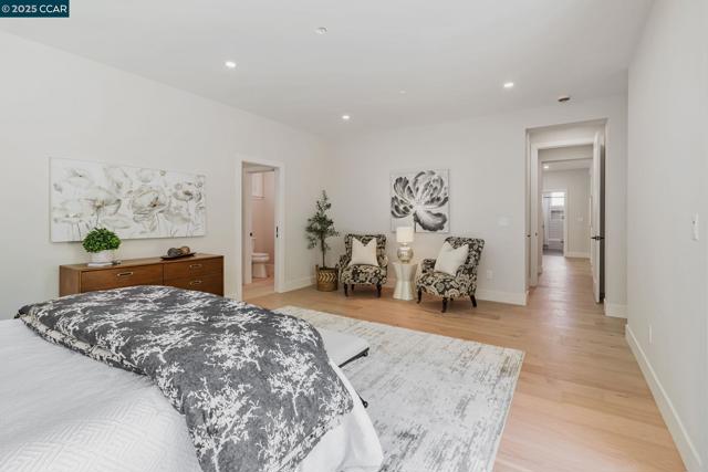 945 Yorkshire Ct, Lafayette CA: https://media.crmls.org/mediaz/1e359dbe-1000-4bfe-9d1d-ab4736885191.jpg