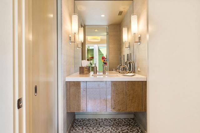 28 Sun Ridge Circle, Rancho Mirage CA: https://media.crmls.org/mediaz/1e35b516-8662-4178-9acb-7ae34adf3672.jpg