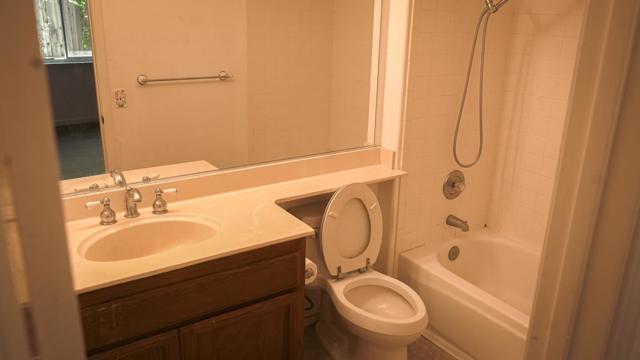 5486 Deer Run Drive, El Sobrante CA: https://media.crmls.org/mediaz/1e36a372-eb36-4beb-acaf-593052b29d3e.jpg