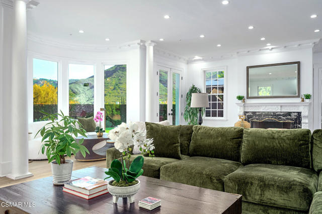 508 W Stafford Road, Thousand Oaks CA: https://media.crmls.org/mediaz/1e36be9c-d221-4c6e-a0af-198936b0f3ac.jpg