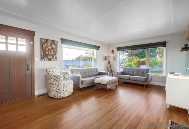 4471 Rolando Blvd, San Diego CA: https://media.crmls.org/mediaz/1e371e0f-dab2-4864-a8a5-df3ee498b9bc.jpg
