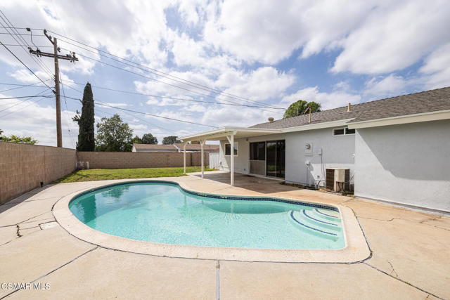 1620 Spence Street, Simi Valley CA: https://media.crmls.org/mediaz/1e3727c4-377f-4a16-a226-e57934063a2d.jpg