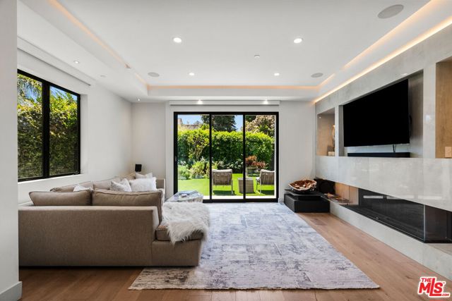 4338 Agnes Avenue, Studio City CA: https://media.crmls.org/mediaz/1e376a1f-f579-4f4e-bf76-e69a2843ce38.jpg