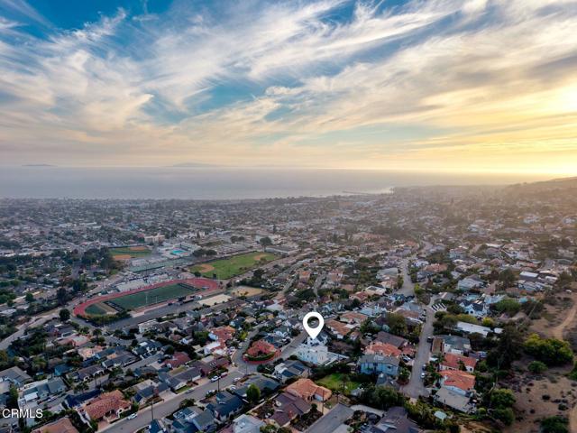 2407 Sunset Drive, Ventura CA: https://media.crmls.org/mediaz/1e377596-960f-4d75-b720-fb7655ddd7fc.jpg