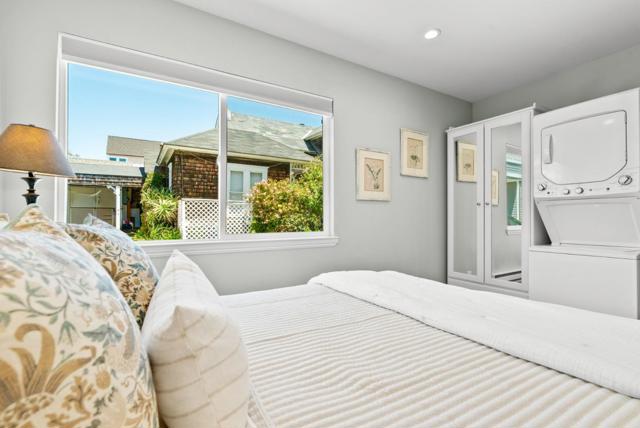 2727 E Cliff Drive, Santa Cruz CA: https://media.crmls.org/mediaz/1e387054-bd01-4e6c-8d23-1b83b925bc08.jpg