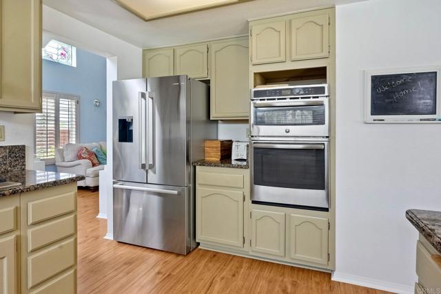 3737 Hillview Way, Oceanside CA: https://media.crmls.org/mediaz/1e38c040-44a8-4374-9a4d-51701a2f9cac.jpg