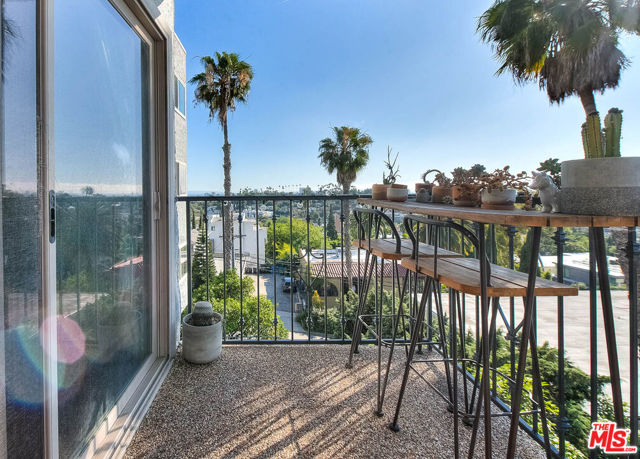 1707 Micheltorena Street, 208 photo 6