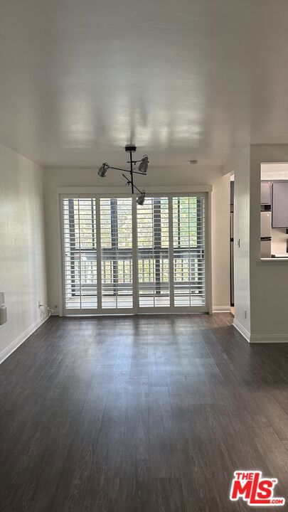 10205 Summertime Lane, Culver City CA: https://media.crmls.org/mediaz/1e394521-d109-4d00-bf07-da34372c9c30.jpg