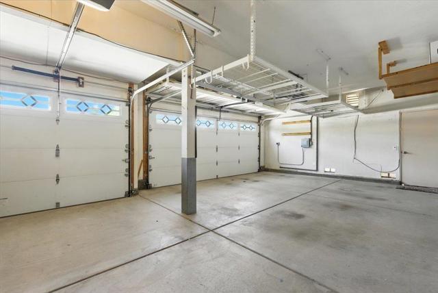 12224 Mulholland Ct, San Diego CA: https://media.crmls.org/mediaz/1e398a3e-69c2-446b-89e4-5f3ae1cc6dab.jpg