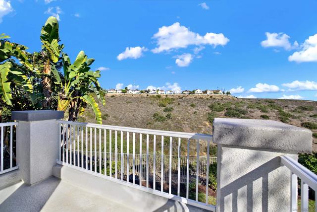 10553 Sand Crab Place, San Diego CA: https://media.crmls.org/mediaz/1e39c7f7-6dd8-4766-9e97-52a0785b0369.jpg