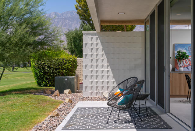 172 Desert Lakes Drive, Palm Springs CA: https://media.crmls.org/mediaz/1e3a6775-0326-477b-812b-815ef0da7320.jpg