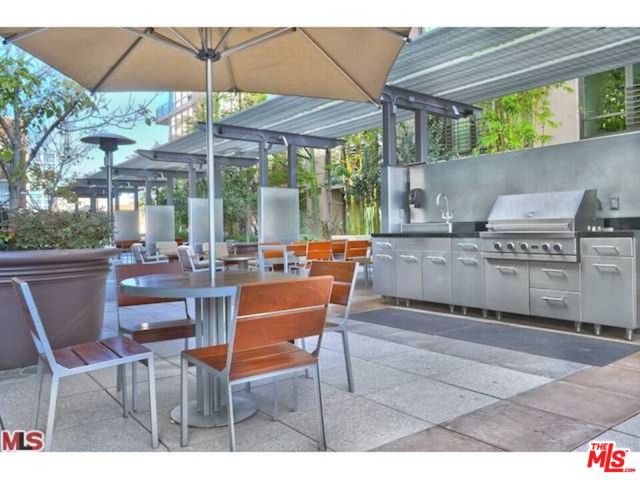 1111 S Grand Avenue, Los Angeles CA: https://media.crmls.org/mediaz/1e3ac65b-9187-4deb-85cf-2b199850b6c8.jpg