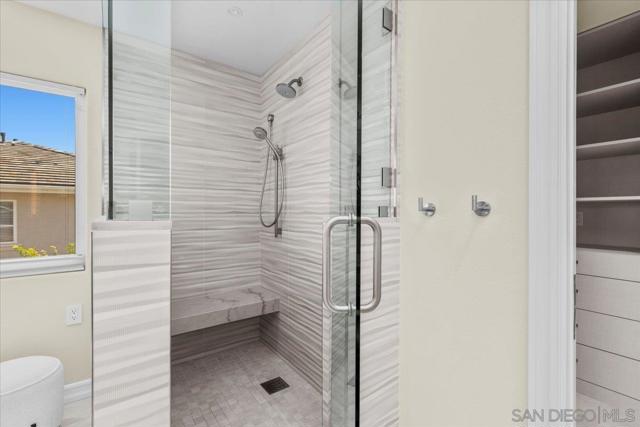 473 Sandalwood Ct, Encinitas CA: https://media.crmls.org/mediaz/1e3ac8f0-24cc-4ca3-a12e-7540af83e831.jpg