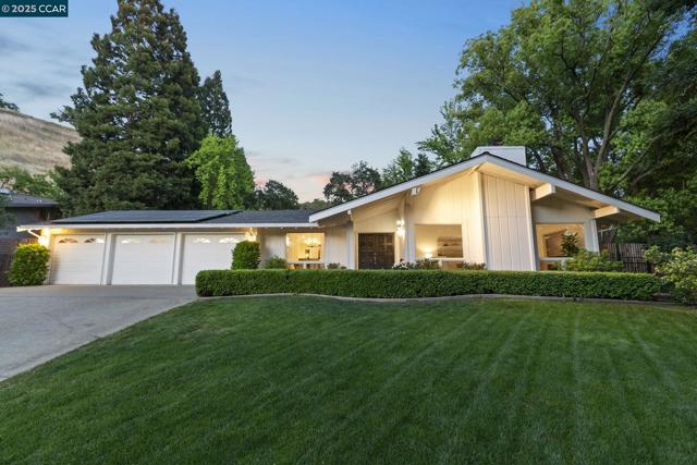 120 Heritage Oaks Pl, Alamo CA: https://media.crmls.org/mediaz/1e3b0e71-ab9b-4cfe-a7e9-7462a82625c1.jpg