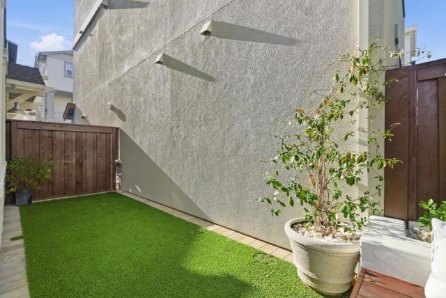 9065 Tallship Way, Newark CA: https://media.crmls.org/mediaz/1e3b2c00-63ce-484c-bd24-345b0983de6d.jpg