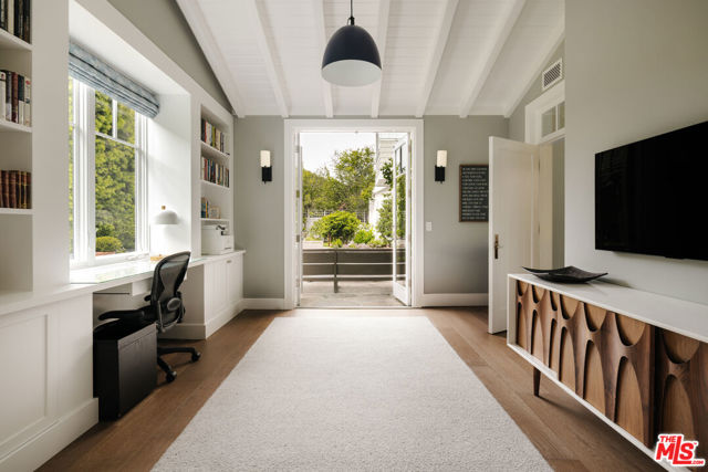 800 GREENTREE Road, Pacific Palisades CA: https://media.crmls.org/mediaz/1e3b47b0-b498-4f0e-8010-17b9fecb6fae.jpg