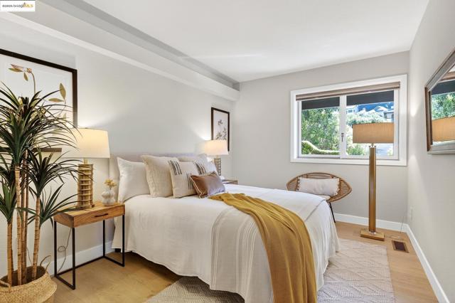 6330 Swainland Rd, Oakland CA: https://media.crmls.org/mediaz/1e3b5d99-d80e-4b65-92bd-8a338f27a974.jpg