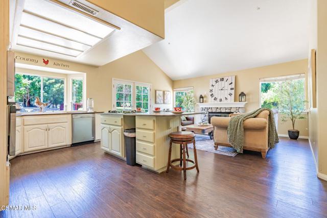 6564 La Cumbre Road, Somis CA: https://media.crmls.org/mediaz/1e3b735b-aa95-4c13-9d64-6cd5f9a6d2f2.jpg
