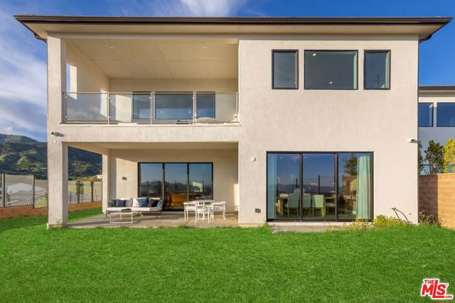 20668 W Hummingbird Court, Porter Ranch CA: https://media.crmls.org/mediaz/1e3bae9d-bc38-4765-b1a9-ca547455de16.jpg