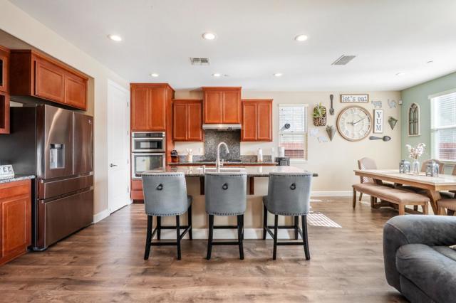 1551 Lily Court, Hollister CA: https://media.crmls.org/mediaz/1e3bd879-8897-4d82-90bc-995ebe1af223.jpg