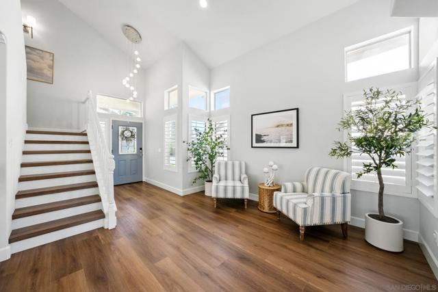 12135 Via San Loreno, San Diego CA: https://media.crmls.org/mediaz/1e3c0b42-391a-4982-be27-4b1ce04c3d63.jpg