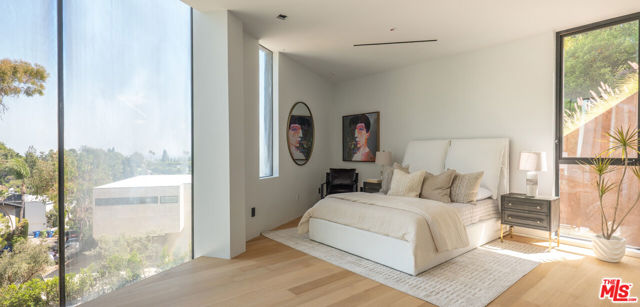 9277 Thrush Way, Los Angeles CA: https://media.crmls.org/mediaz/1e3c662b-3843-467e-b1d6-e23693582d09.jpg
