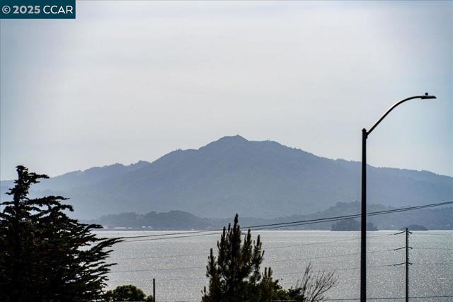 4207 Markovich Ct, Richmond CA: https://media.crmls.org/mediaz/1e3cd591-e78c-4eca-b2b5-7b761887c43c.jpg